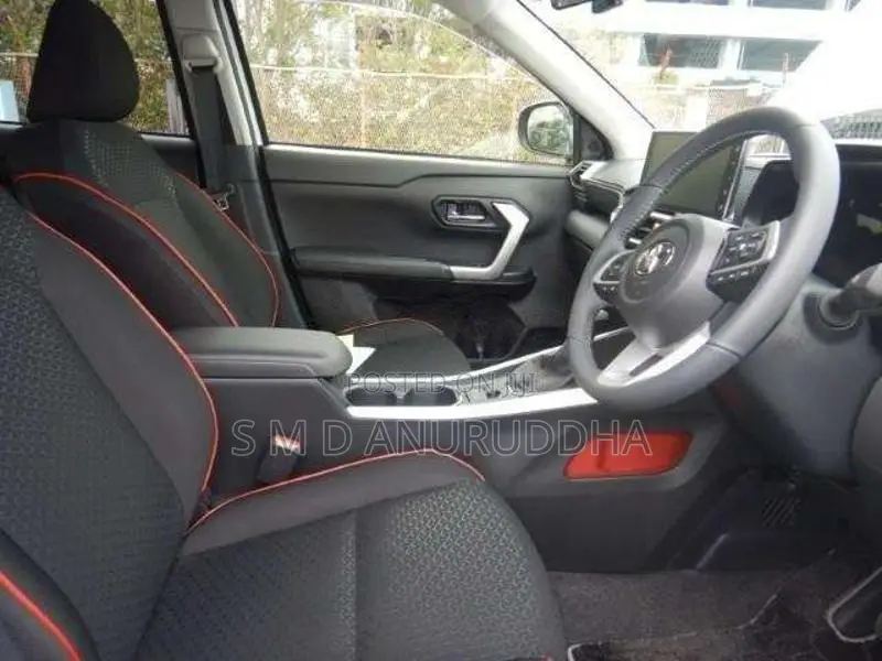 Toyota Raize 2025 SUV (Used)