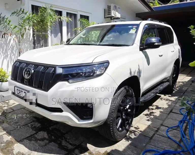 Toyota Land Cruiser 2023 SUV (Used)