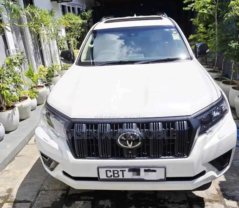 Toyota Land Cruiser 2023 SUV (Used)