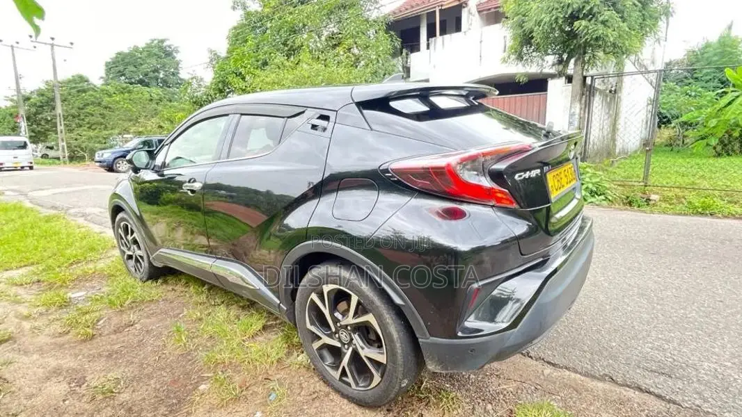 Toyota CHR 2018 SUV (Used)