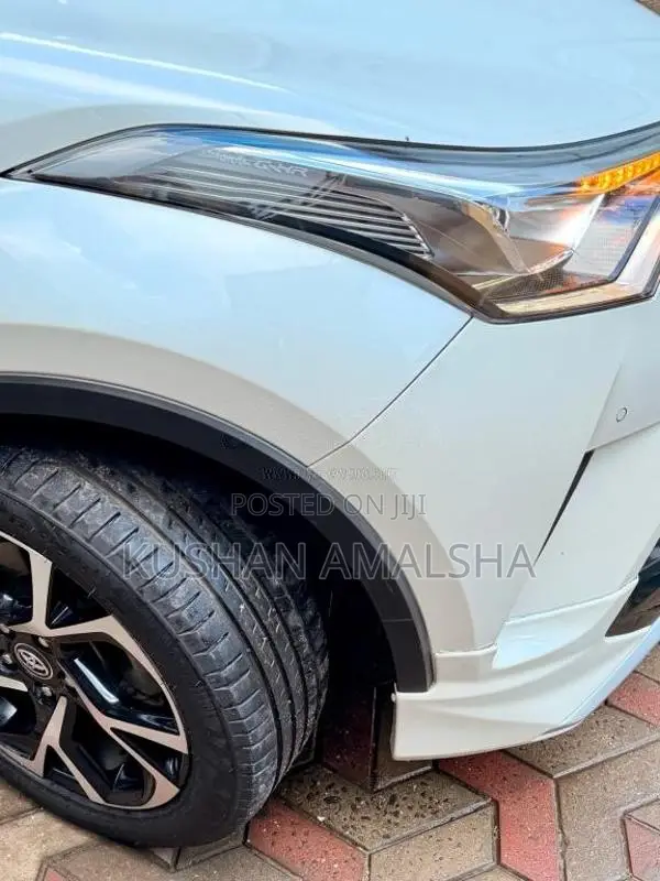 Toyota CHR 2018 SUV (Used)