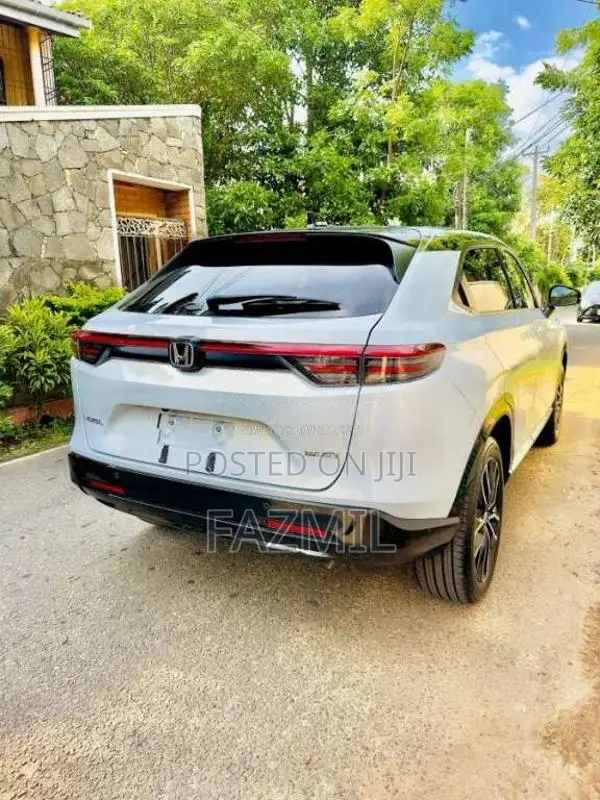 Honda Vezel Z Play Moon Roof 2026 SUV Brand New