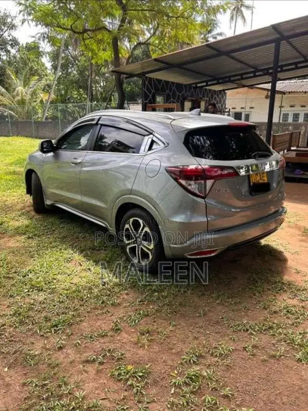 Honda Vezel 2014 SUV (Used)