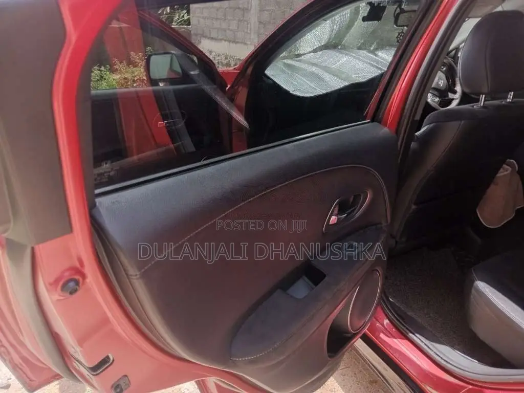 Honda Vezel Rs 2016 SUV (Used)