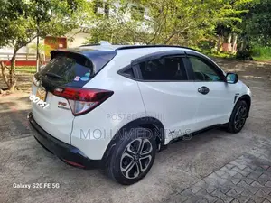 Honda Vezel 2014 SUV (Used)