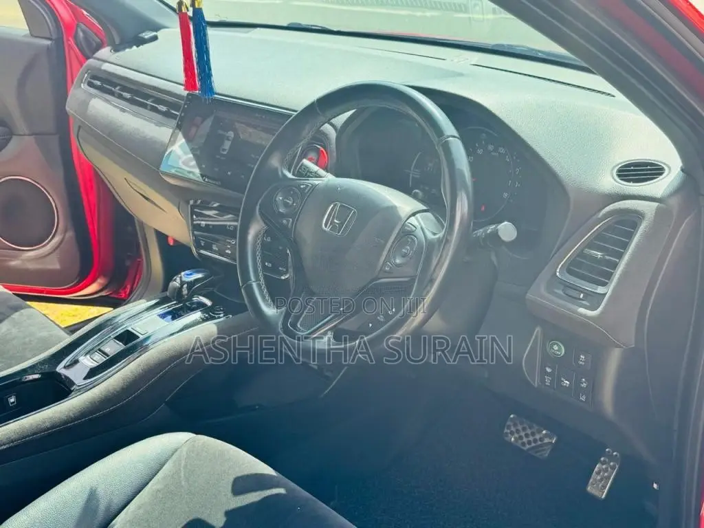 Honda Vezel Rs Sensing 2017 SUV (Used)