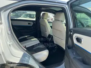 Honda Vezel Z Play Moonroof 2024 SUV (Used)