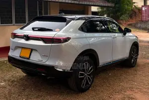 Honda Vezel Z Play Moonroof 2024 SUV (Used)