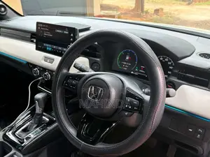 Honda Vezel Z Play Moonroof 2024 SUV (Used)