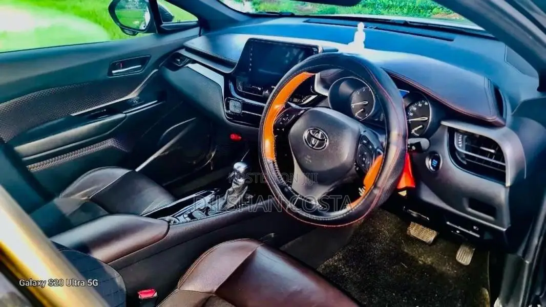 Toyota CHR 2017 SUV (Used)