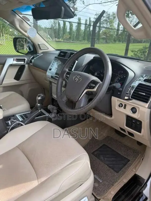 Toyota Land Cruiser 2023 SUV (Used)