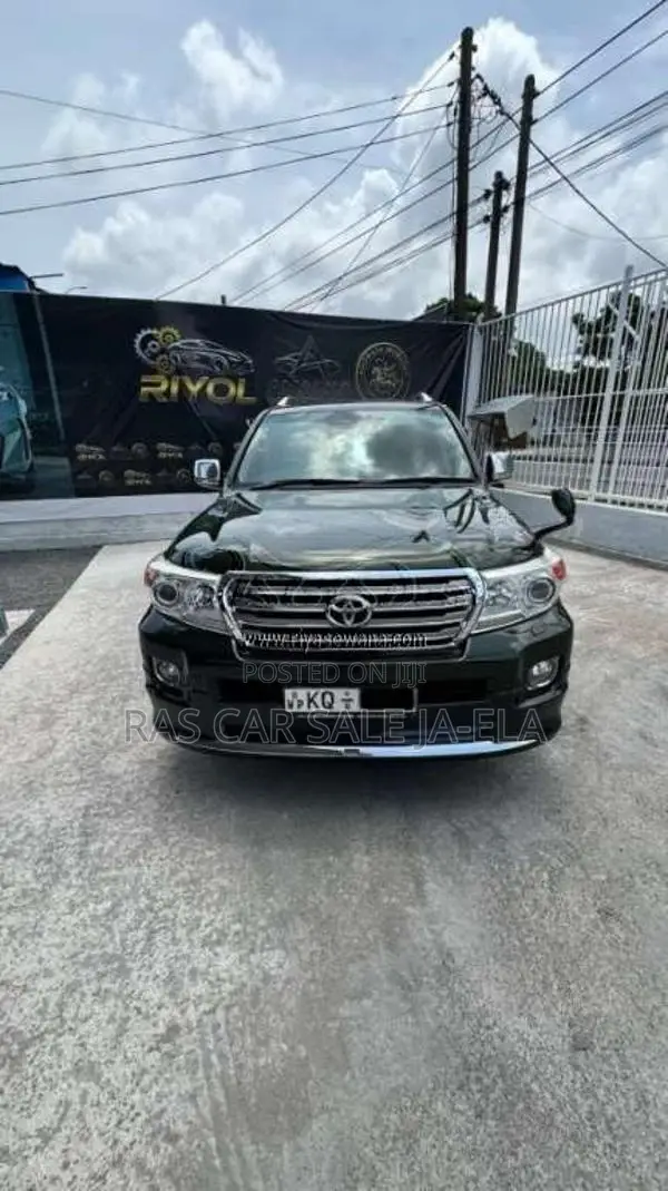 Toyota Land Cruiser 2011 SUV (Used)