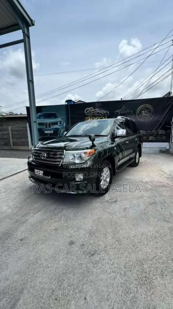 Toyota Land Cruiser 2011 SUV (Used)
