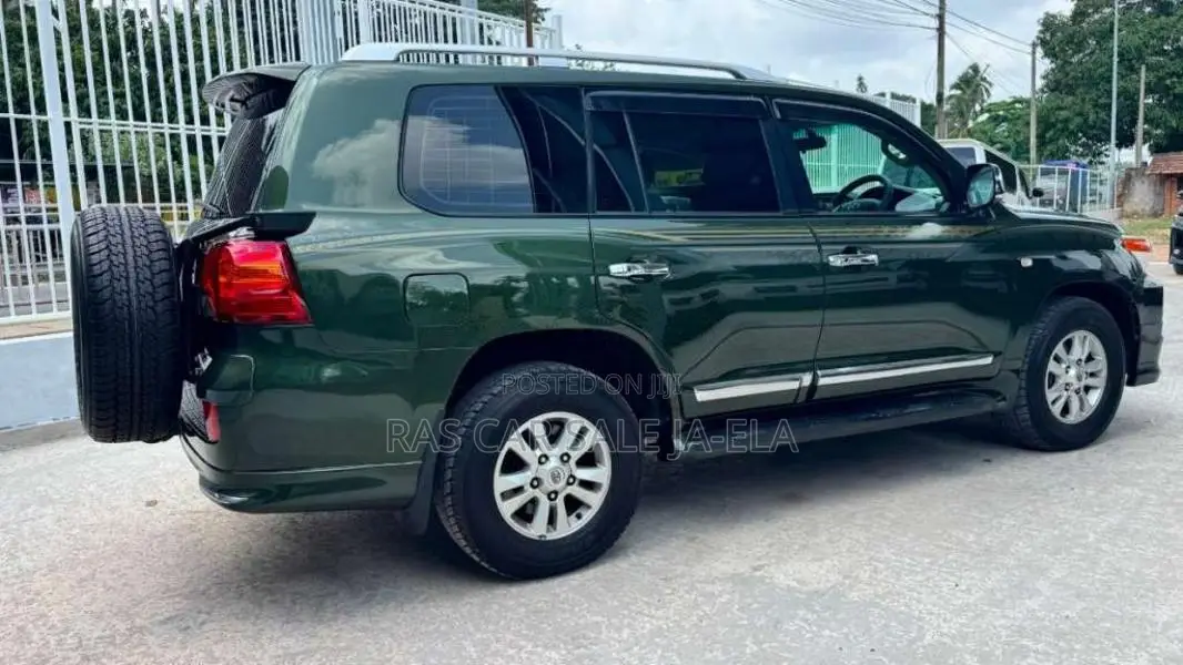 Toyota Land Cruiser 2011 SUV (Used)