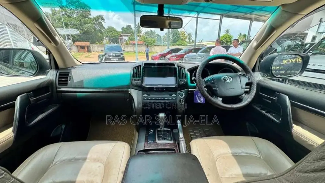 Toyota Land Cruiser 2011 SUV (Used)