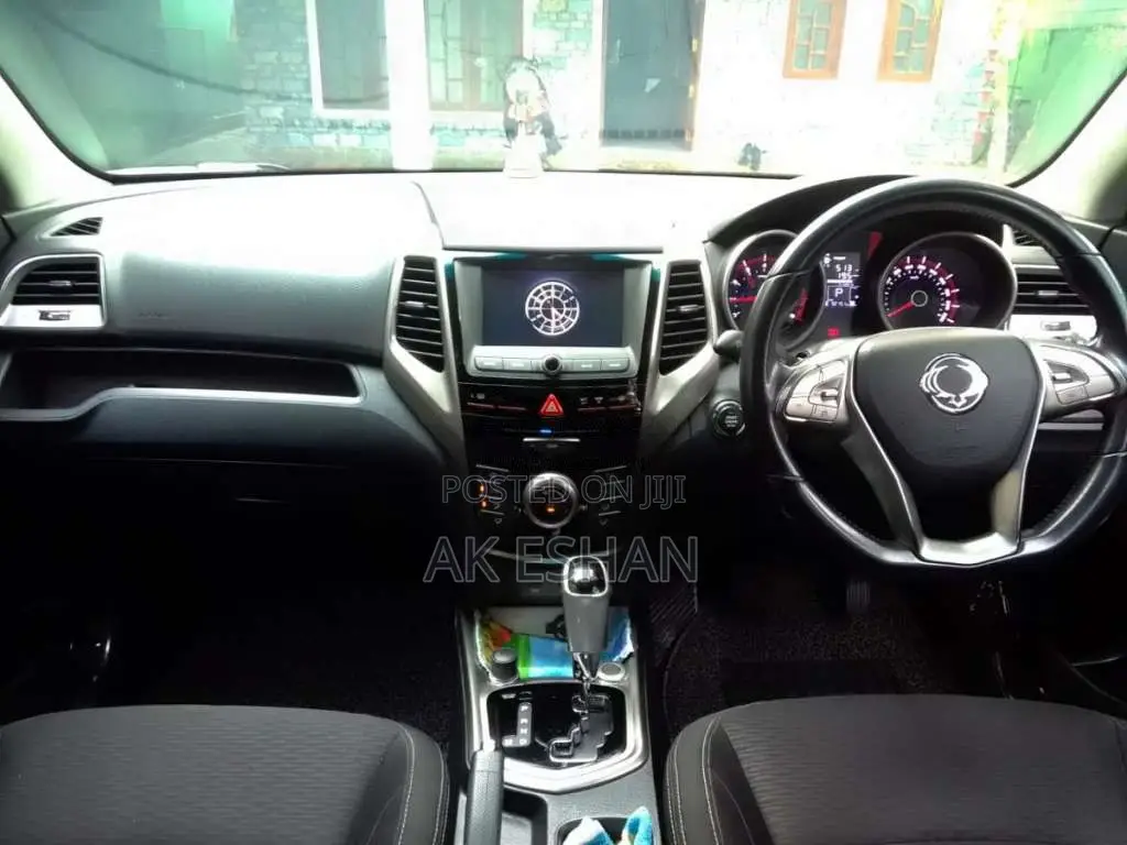 Micro Tivoli 2016 SUV (Used)