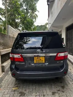 Toyota Fortuner 2010 SUV (Used)