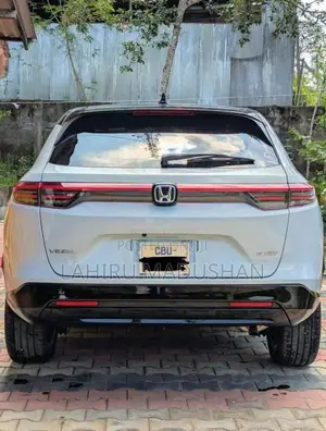 Honda VEZEL 2025 SUV (Used)