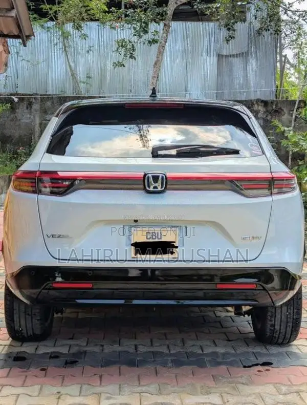 Honda VEZEL 2025 SUV (Used)