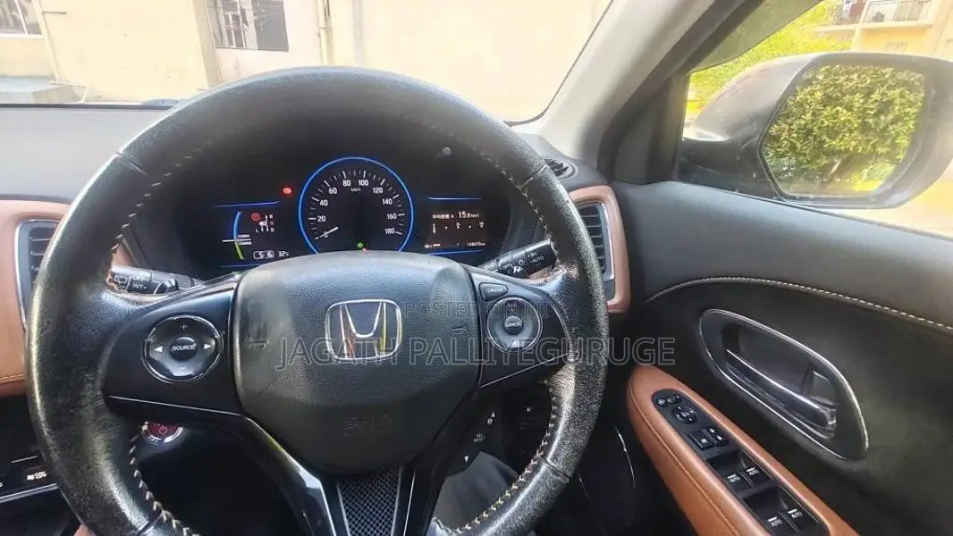 Honda Vezel 2014 SUV (Used)