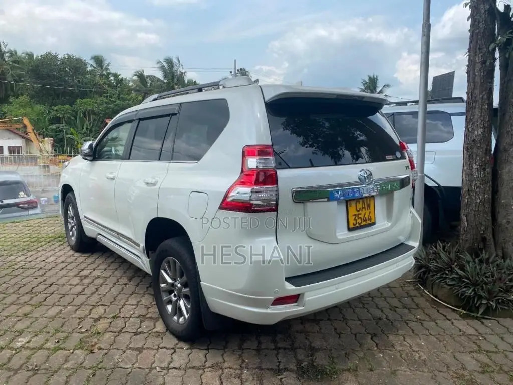 Toyota Land Cruiser 2017 SUV (Used)