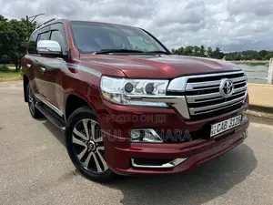 Toyota V8 2013 SUV (Used)