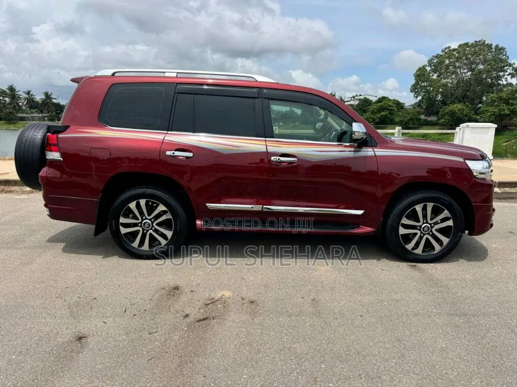 Toyota V8 2013 SUV (Used)