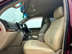 Toyota V8 2013 SUV (Used)