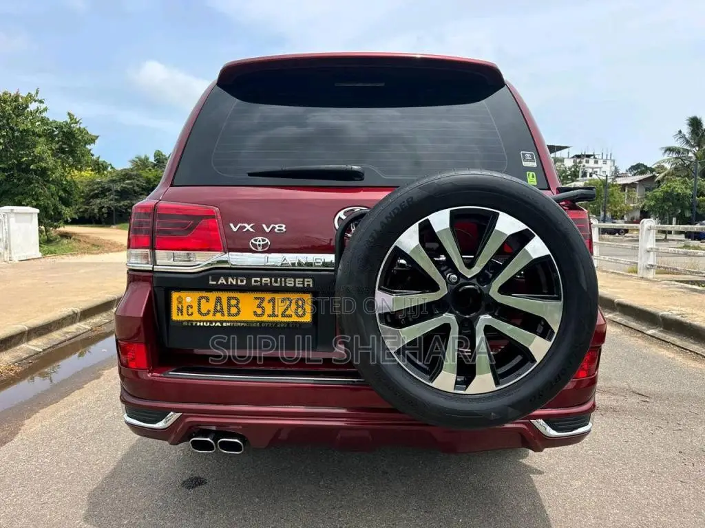 Toyota V8 2013 SUV (Used)