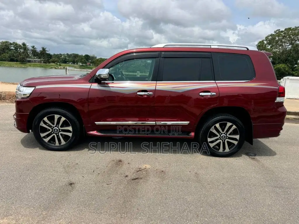 Toyota V8 2013 SUV (Used)
