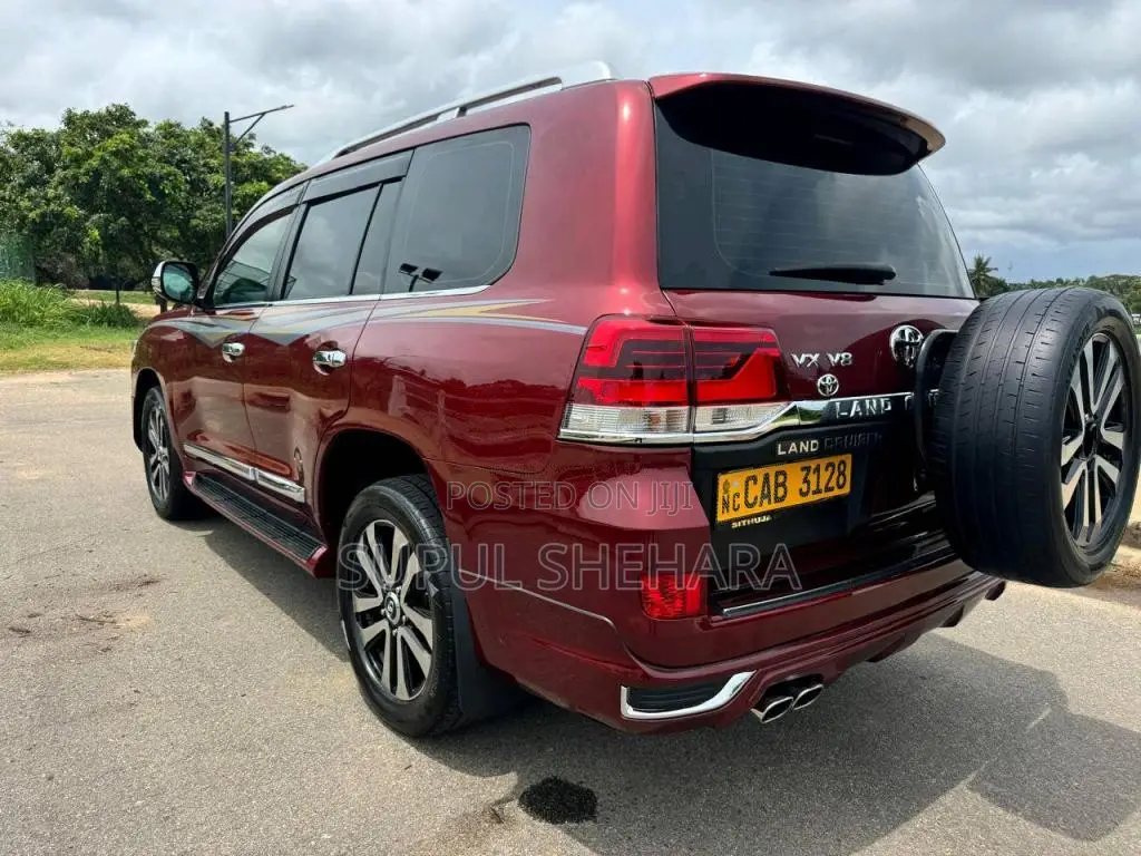 Toyota V8 2013 SUV (Used)