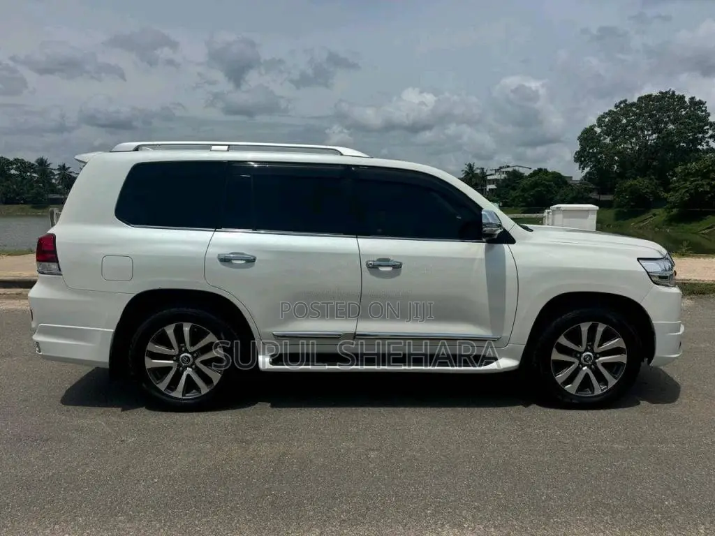 Toyota V8 2016 SUV (Used)