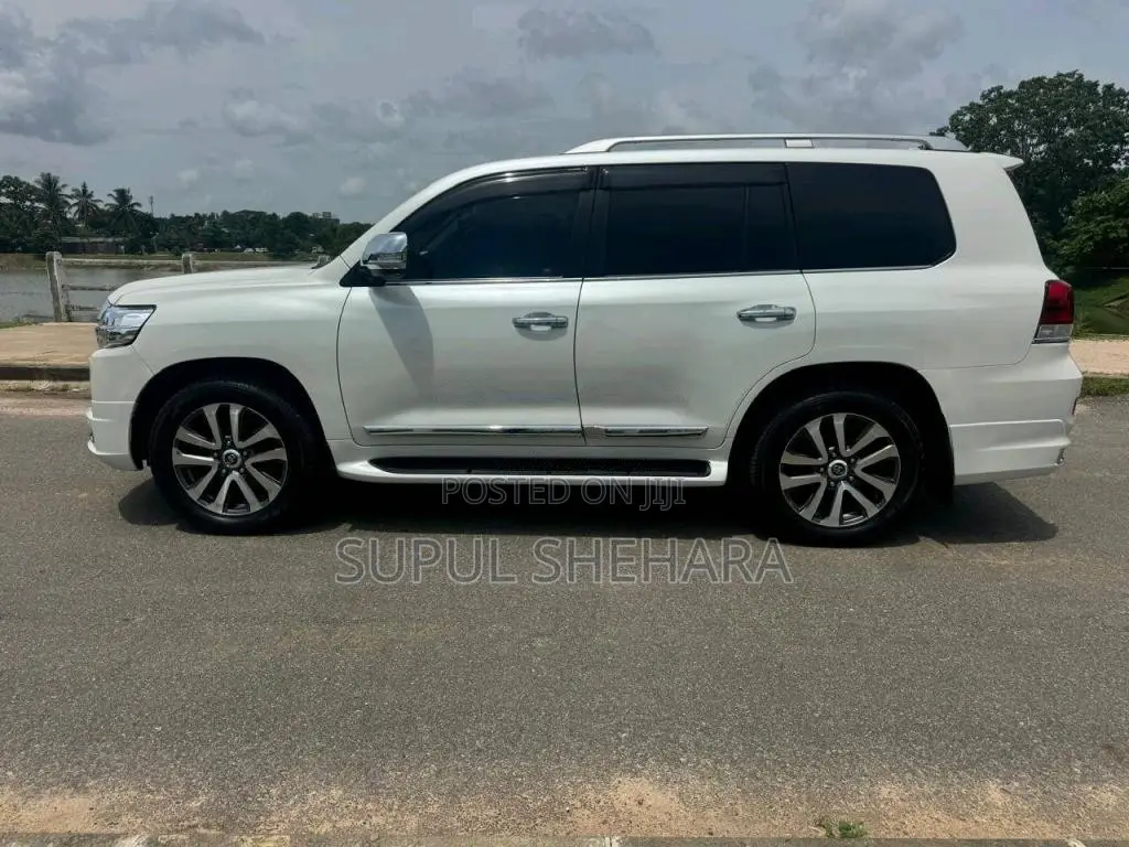 Toyota V8 2016 SUV (Used)