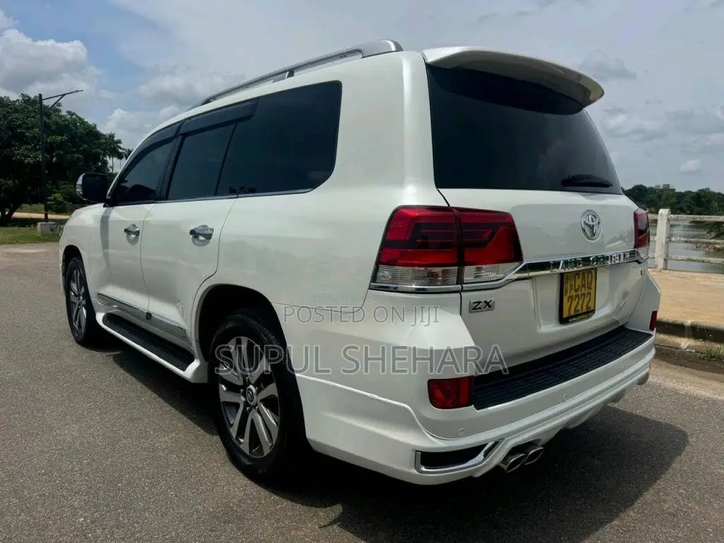 Toyota V8 2016 SUV (Used)