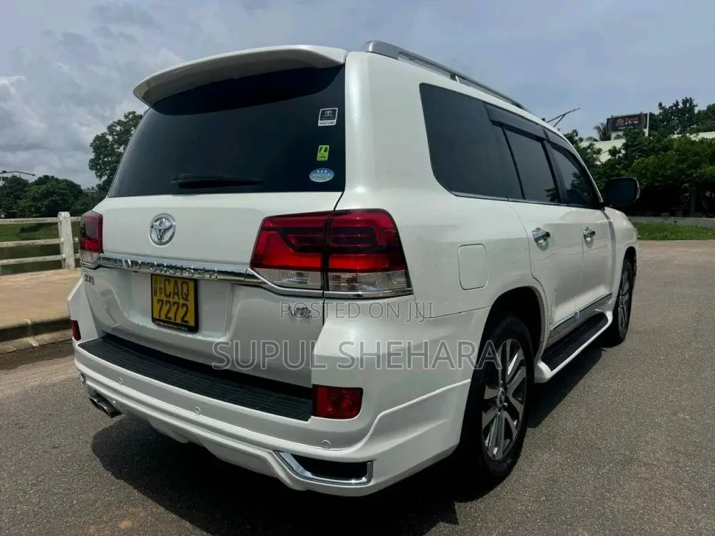 Toyota V8 2016 SUV (Used)