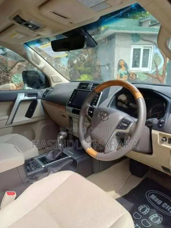 Toyota Land Cruiser 2023 SUV (Used)