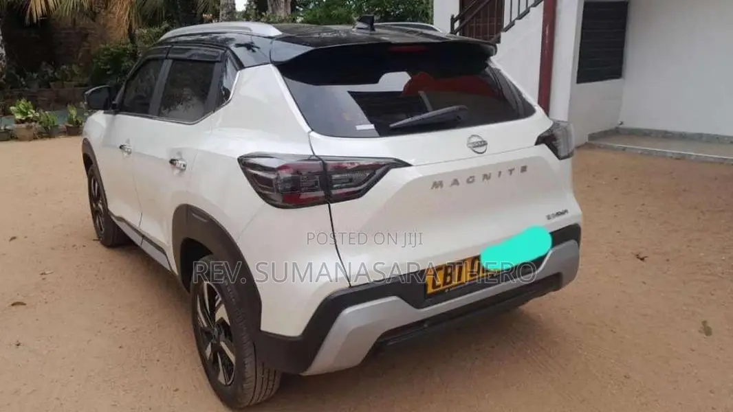 Nissan Magnite Tekna Plus AMT 2025 SUV (Used)