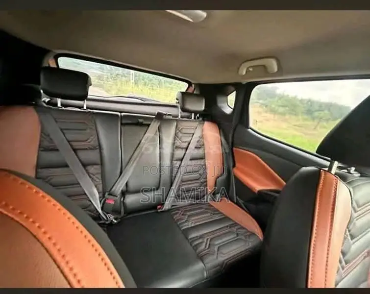Nissan Magnite Tekna 2025 SUV (Used)
