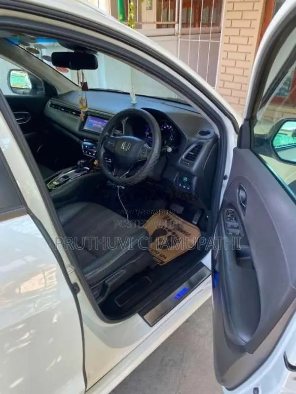 Honda Vezel 2016 SUV (Used)