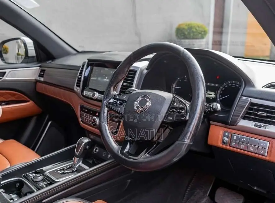 Micro Rexton 2018 SUV (Used)