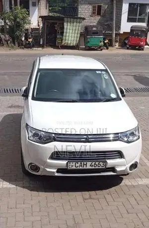 Mitsubishi Outlander PHEV 2015 SUV (Used)