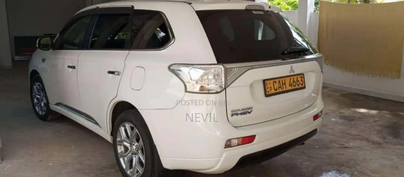 Mitsubishi Outlander PHEV 2015 SUV (Used)