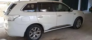 Mitsubishi Outlander PHEV 2015 SUV (Used)
