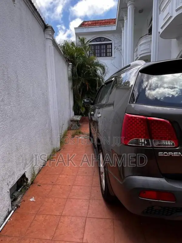 Kia Sorento 2011 SUV (Used)