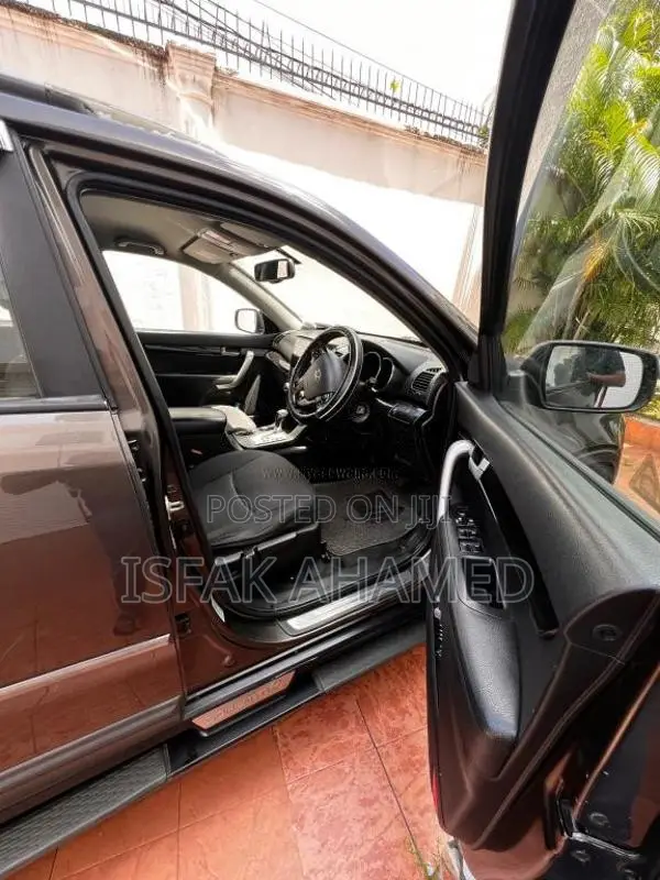 Kia Sorento 2011 SUV (Used)