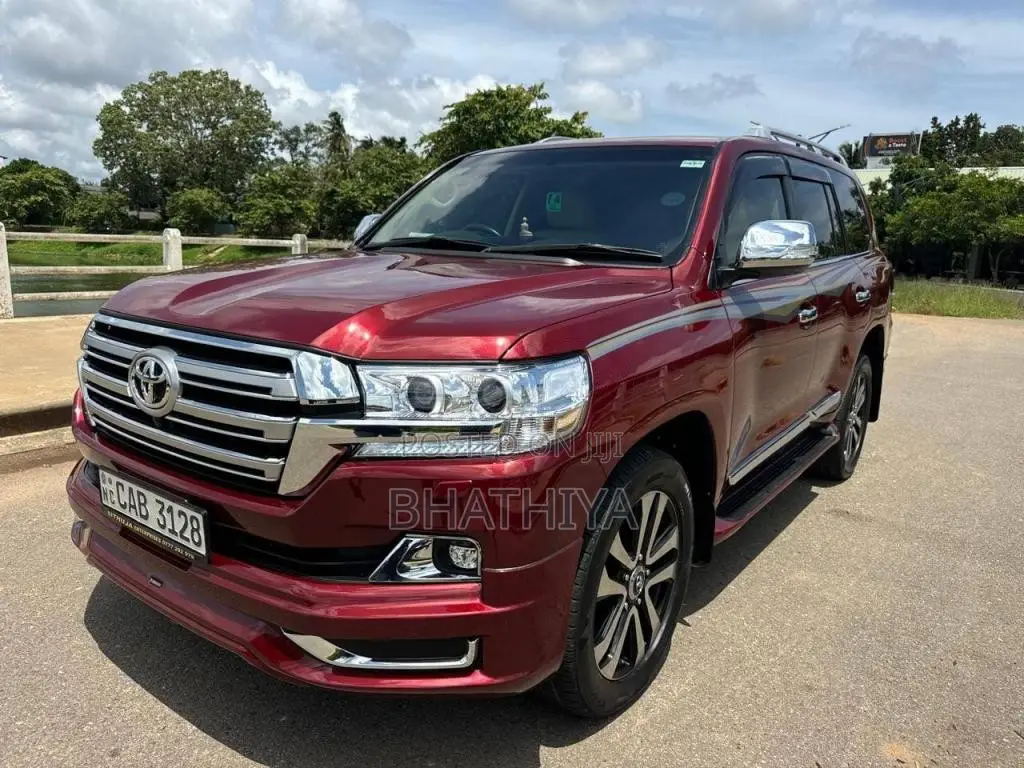 Toyota Land Cruiser Sahara V8 2013 SUV (Used)
