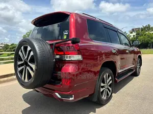 Toyota Land Cruiser Sahara V8 2013 SUV (Used)
