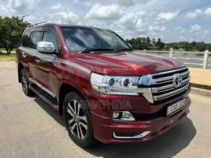 Toyota Land Cruiser Sahara V8 2013 SUV (Used)
