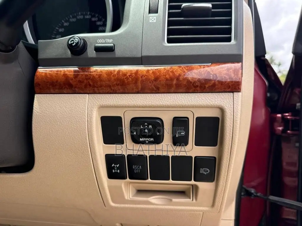 Toyota Land Cruiser Sahara V8 2013 SUV (Used)