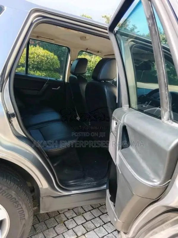 Land-Rover Freelander 2011 SUV (Used)